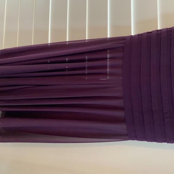 Betsy & Adam Plum colored sleeveless v-neck dress in a size 12. - Picture 4 of 8